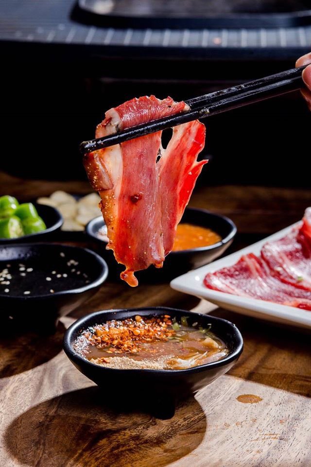 eatingoutmap's tweet photo. #เนื้อคู่ ❤️ เนื้อบุฟเฟ่ต์ก็มา วาเลนไทน์ 14  ก.พ. นี้ MR.BEEF Buffet #บุฟเฟ่ต์ปิ้งย่าง #เนื้อโคขุน มากถึง 7 ส่วน นอกจาก #เนื้อสายพันธุ์ชาร์โลเล่ ยังเพิ่ม #เนื้อออสเตรเลีย นำเข้าอีกด้วย 499 net จอง 083-2615364 , 083-2646198 #โปรวาเลนไทน์ #วาเลนไทน์ #วันแห่งความรัก  #eatingoutmap https://t.co/hCEcjvUsb9