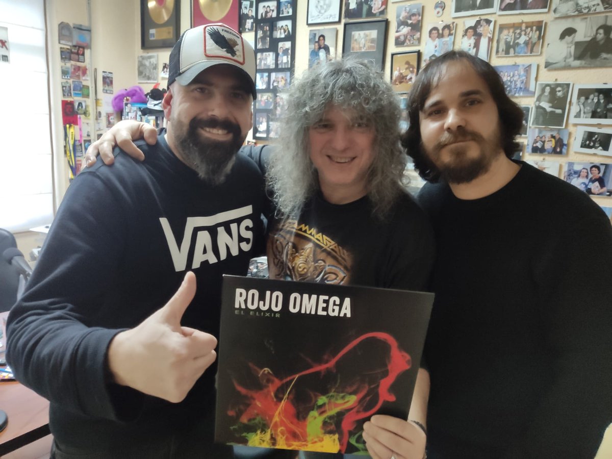 ROJOMEGA's tweet photo. Ayer estuvimos en @mariskalrock con la leyenda de las ondas #marianomuniesa hablando sobre nuestro nuevo disco #elelixir y de todas las cosas que nos depara 2020. En breve subiremos el podcast de la entrevista. #ROJOOMEGA #ROCKNROLL #LAHEAVY https://t.co/gAq3GN5sNo