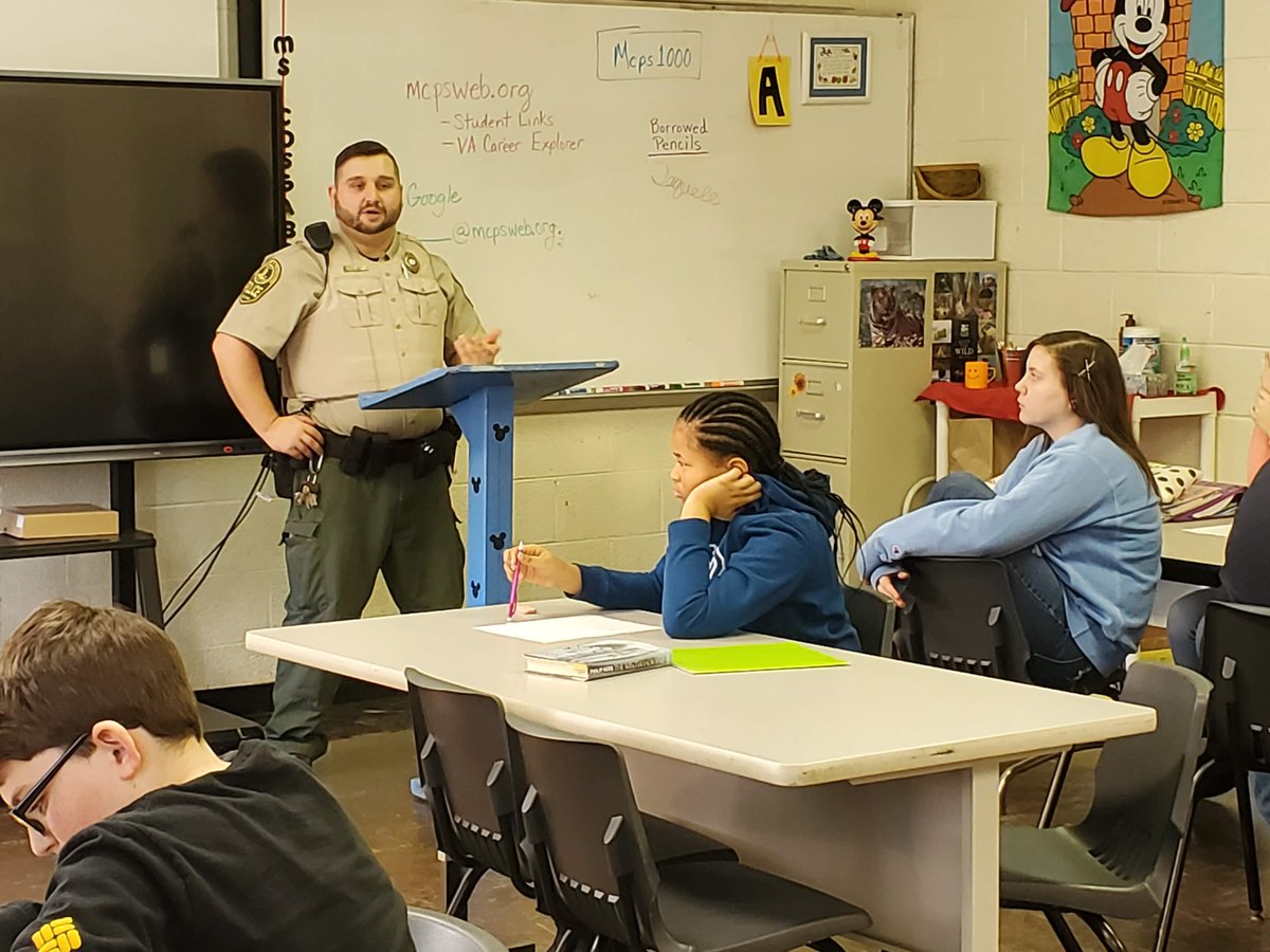 bmstrojans's tweet photo. Career Investigations has guest speakers coming in regularly to discuss career opportunities for 6th and 7th graders. guest. In January, they spoke with the Chief Ranger at Occoneechee State Park and an investigator with the Mecklenburg Sheriff Office. https://t.co/3vptWjtE0S
