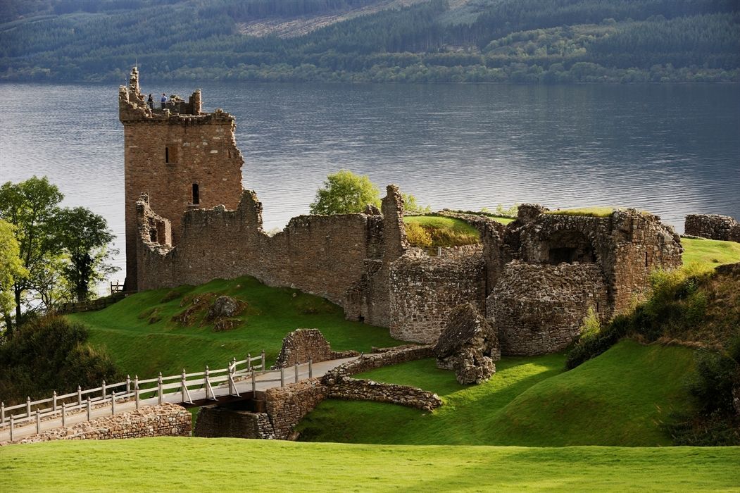 So many historic castles to visit whilst staying in your very own luxury private castle on Loch Ness buff.ly/2vlHUlj