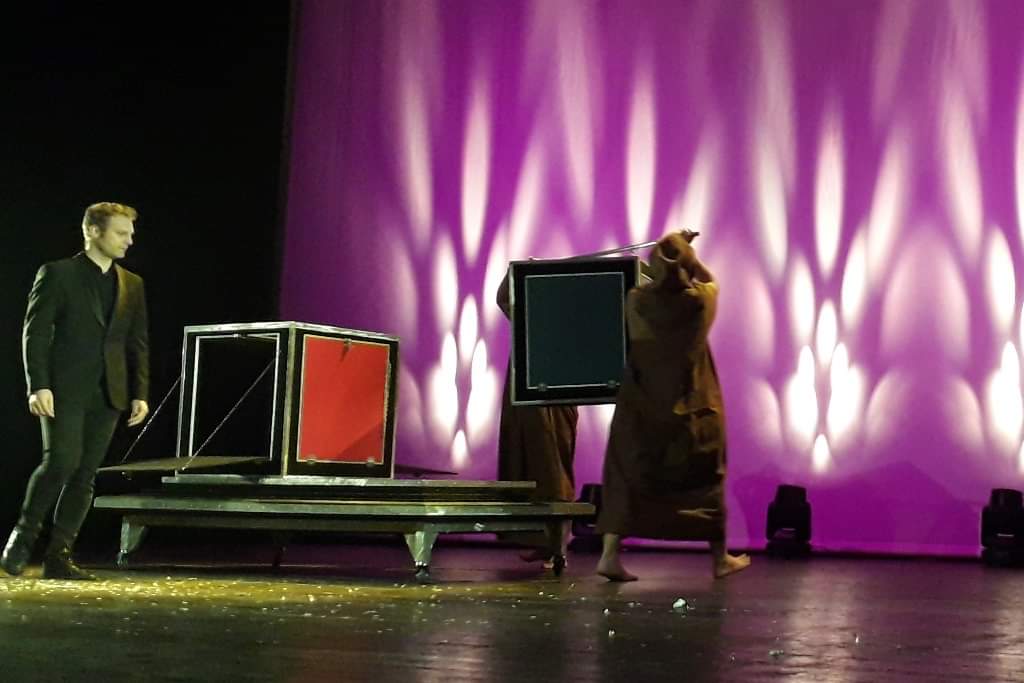 Grazie alle 1100 persone che sabato sera hanno riempito il teatro di Varese per il mio annuale gala della magia, alla faccia del festival di Sanremo!😂