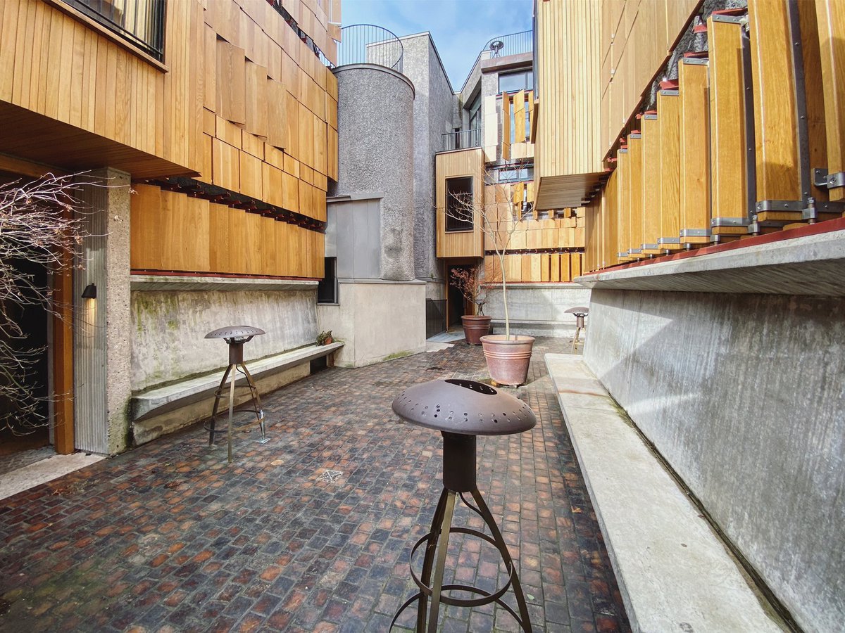 studioc102's tweet photo. Thanks to @mark_itecture for the tour around Walmer Yard... lovely stories underpinning the wonderful architecture #petersalter #walmeryard #baylightfoundation https://t.co/33vEOKbUXT