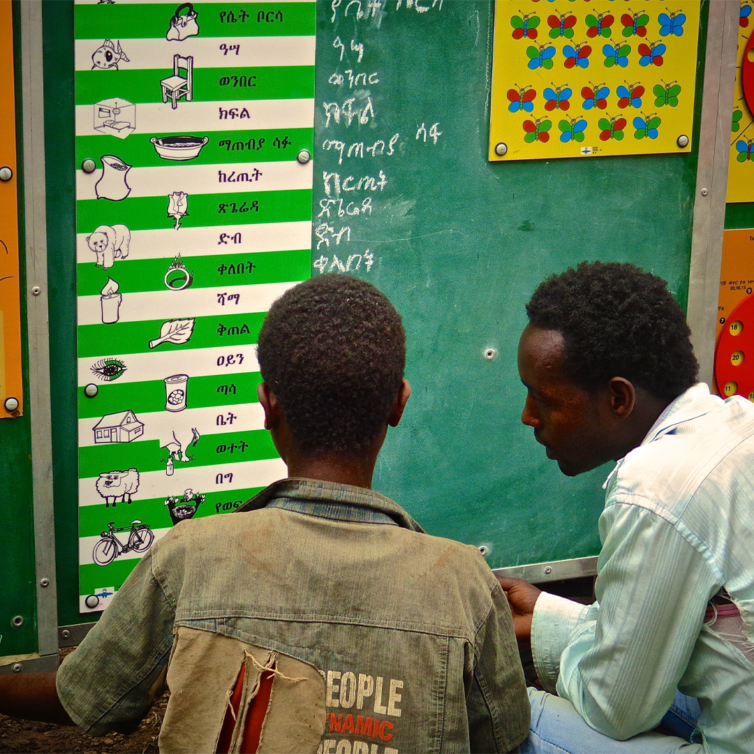 #photooftheweek 🇪🇹 • Who knows what language is written on the mobile school? We translate our educational games each time to the needs of the local projects. At this moment our offer exists already in more than 20 languages 🙌🏼 <a href="/Hopeforjustice/">Hope for Justice</a>