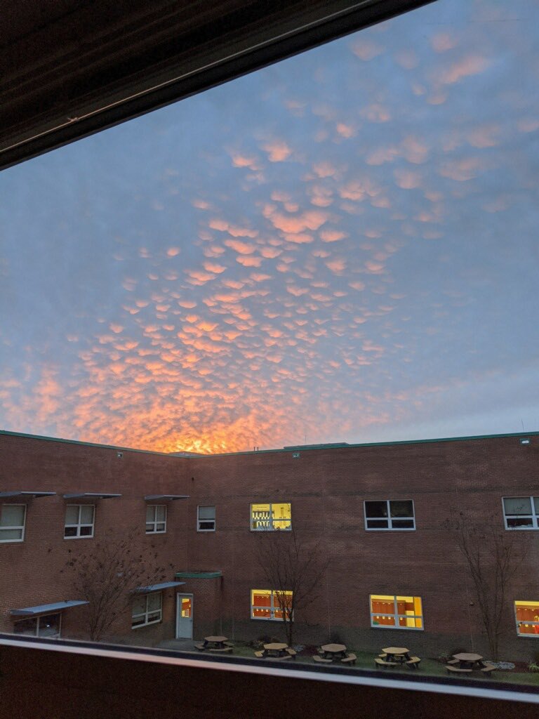 SouthCountyMS's tweet photo. Beautiful sunrise at South County MS. Have a great day #MarvelUSMustangs @pakownacki https://t.co/YJYoBHBjQY