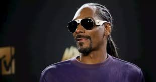 jstherealcritic's tweet photo. Snoop Dogg - Once a gangster, always a gangster.
Shame on you. #boycottsnoop #morningjoe #morningmika #viacom #marthastewart Martha & Snoop's Potluck Dinner Party, for one. #ViacomCBS #snoopdogg https://t.co/S6UnXomT5t
