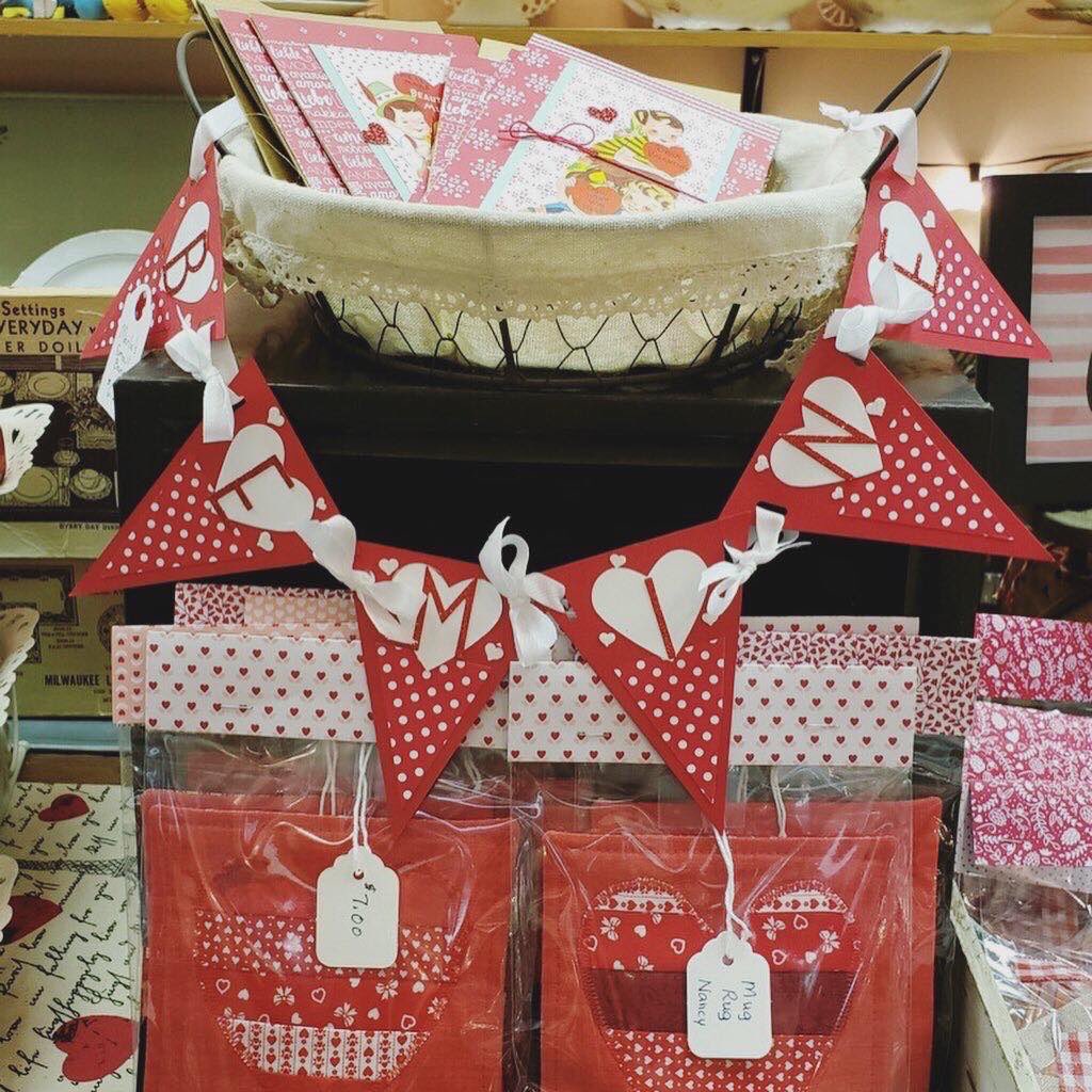CCStudios5's tweet photo. Give that special someone in your life a handmade Valentine’s treat❤️
.
.
#candcstudios #vintageshop #handmade
#valentines #shoplocal #shopsmall https://t.co/va50uLe3Sa