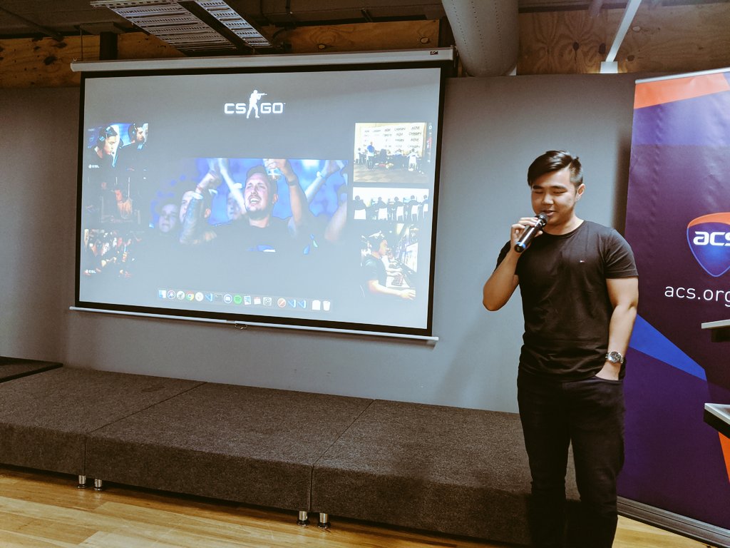 Hanging out at CodeReview..! From Professional Gamer &amp; Recruiter to Developer. @klebzstar <a href="/CoderAcademy_au/">CoderAcademy_au</a> <a href="/ashlebug/">Ashleigh Wilson ☕️❤️👩‍💻</a>