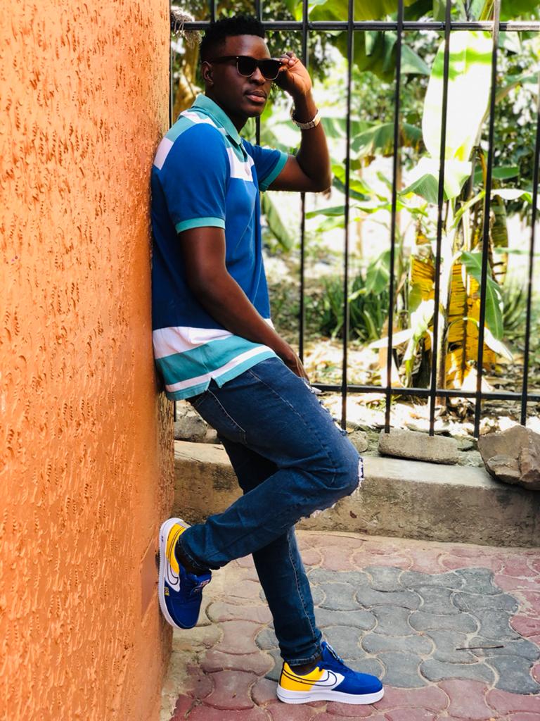 iamalexdjay's tweet photo. Even though Wednesday is in the middle of the week, there is no reason why we shouldnβt enjoy it to a maximum. Simple things such as a clear, blue sky, & #locomusic πΆcan brighten ur mood.
#Afrofusion wednesdays we link up straight Signature Premium for another party @DeRiddim https://t.co/VKRd6MuS7d