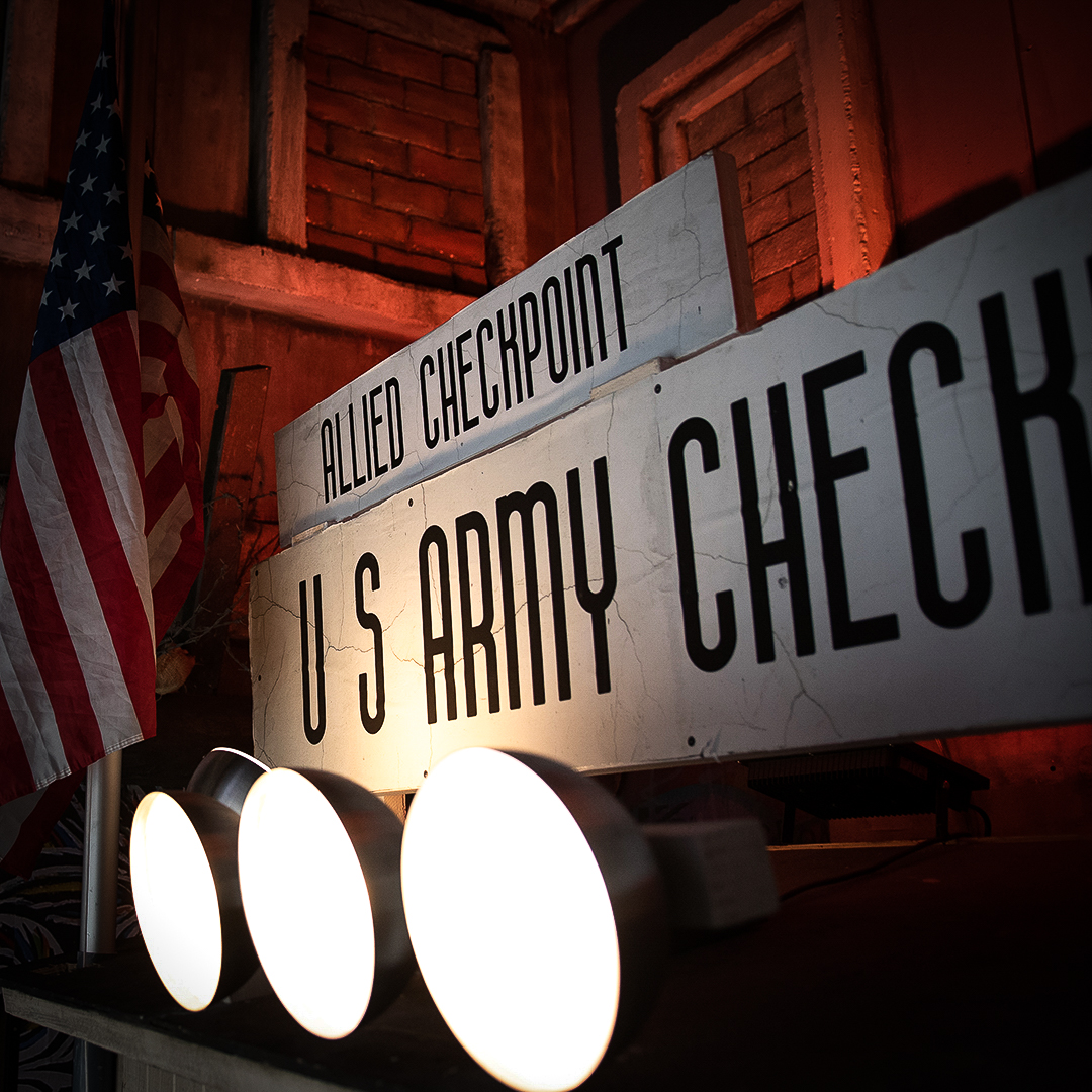 Schlägt Euer Agentenherz doch insgeheim für eine Seite? Eine Entscheidung, vor die Ihr nur einmal im Leben gestellt werdet. 🕵️ houseoftales.de/checkpoint-cha…