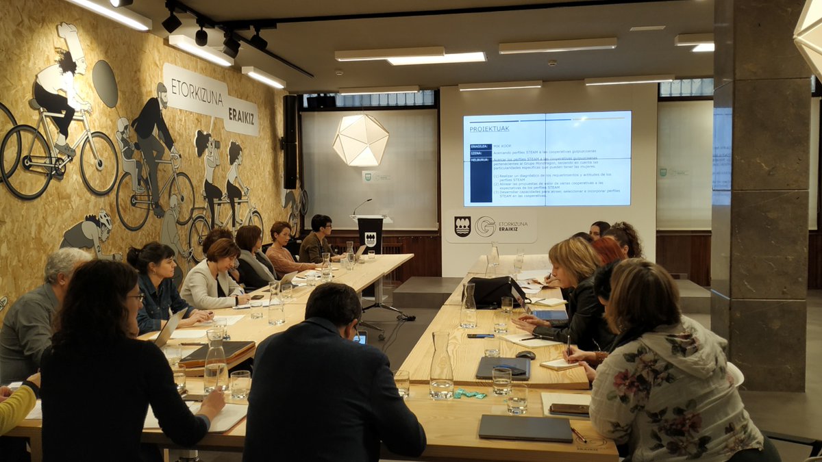 #STEAM #Gipuzkoa – n era partekatuan  <a href="/artemankomunika/">arteman</a> <a href="/ClusterGaia/">Cluster Gaia</a> <a href="/debegesa/">Debegesa</a> <a href="/Elhuyar/">Elhuyar</a> <a href="/iametza/">mastodon.eus/@iametza</a> <a href="/ikaslangipuzkoa/">IKASLAN GIPUZKOA</a> <a href="/Miguel_Altuna/">Miguel Altuna Lanbide Heziketa</a>  <a href="/mik_research/">MIK, S.Coop</a> <a href="/MU_gep/">Mondragon Goi Eskola Politeknikoa</a> <a href="/Oarsoaldea/">Oarsoaldea Garapen Agentzia</a>  <a href="/Aztiker/">Aztiker Ikergunea</a> <a href="/Gipuzkoa/">Gipuzkoa</a> sustatzen (datu bi: gaurko bileran 16 emakume 2 gizon sustatzen eta bilera euskaraz hutsik)