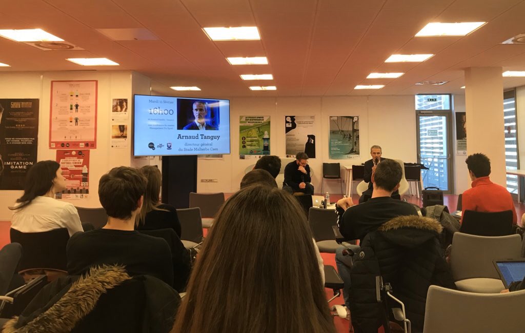 Hier, notre dernière journée de cours s’est terminée par une excellente conférence en présence d’Arnaud Tanguy, directeur général du #SMCaen 🔴🔵, qui nous a parlé du fonctionnement d’un club de football professionnel. 🔝⚽️

#ConfCaenMDS 🎙