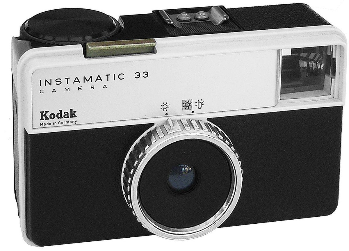 กล้องที่แจฮวานถือคือกล้องฟิล์ม Kodak Instamatic 33 