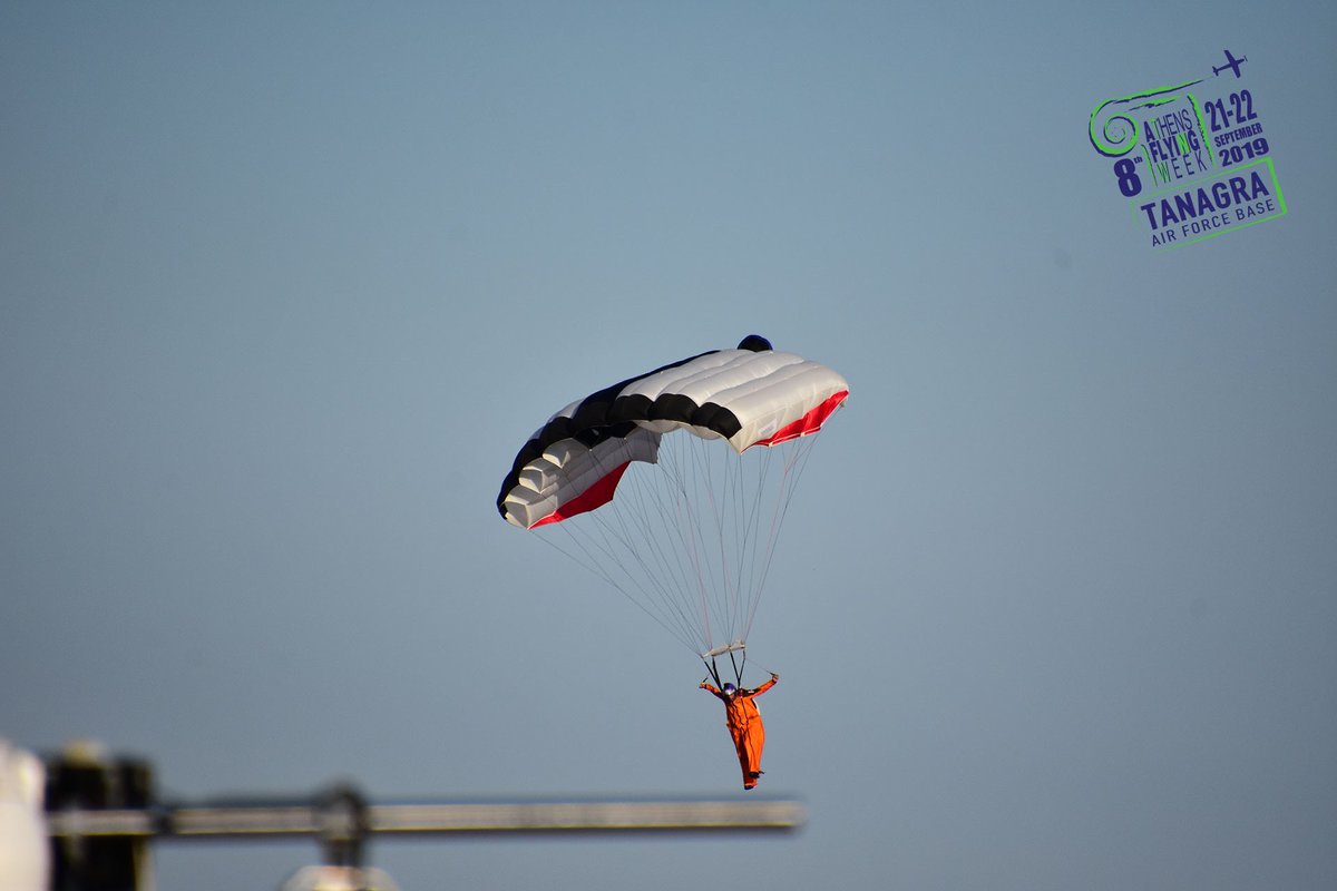 AthensFlyinWeek's tweet photo. A beautifully optical illusion! Skydive Attica and Athens Flying Week team wishes you a wonderful day!
#athensflyingweek #afw2019 #afw2020 #airshow #airracing #aviation #avgeek #skydiveattica #photography #skydive #parachute https://t.co/jXDcHkGswf