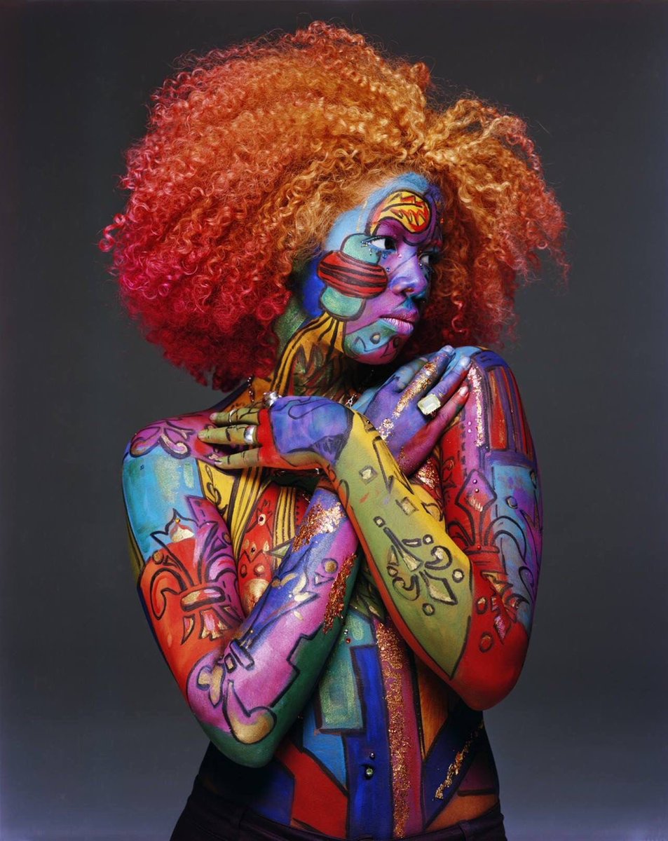 4everAnnie's tweet image. Oh wait I always thought @JonathanMannion shot this, but apparently there was a reshoot. Mannion shot the cover, the darker backgrounds.