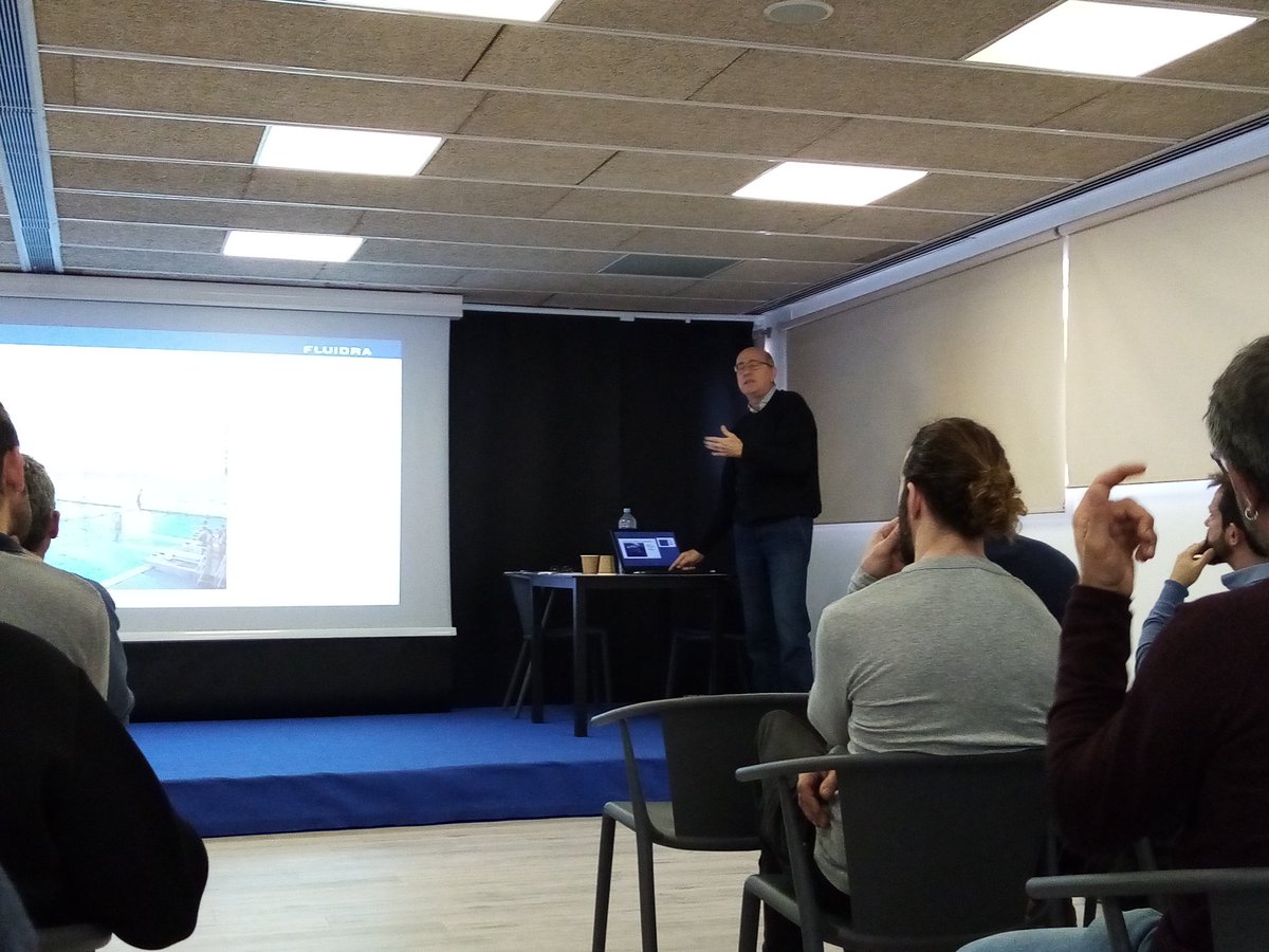clusterEE's tweet photo. Tanquem la ronda de ponències de la 5ena sessió del Curs d'energia en instal·lacions esportives amb Santi Capella, Product Manager d' @IGNIALIGHT parlant sobre il·luminació i #Eficiènciaenergètica. @indescat @CNAB_oficial https://t.co/YGqfO7P54i