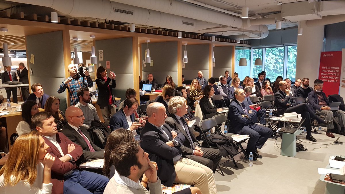 JavibeeOlivares's tweet photo. Hoy me toca estar en #WORKPLACE_II con más de un centenar de amigos y profesionales de la industria de las oficinas. @spacesworks @SdvandP @CushWakeSPAIN @CBRE_ES @IdomGroup @Quadraturee_ @misoficinas @CesineEditorial https://t.co/2POYambcjn
