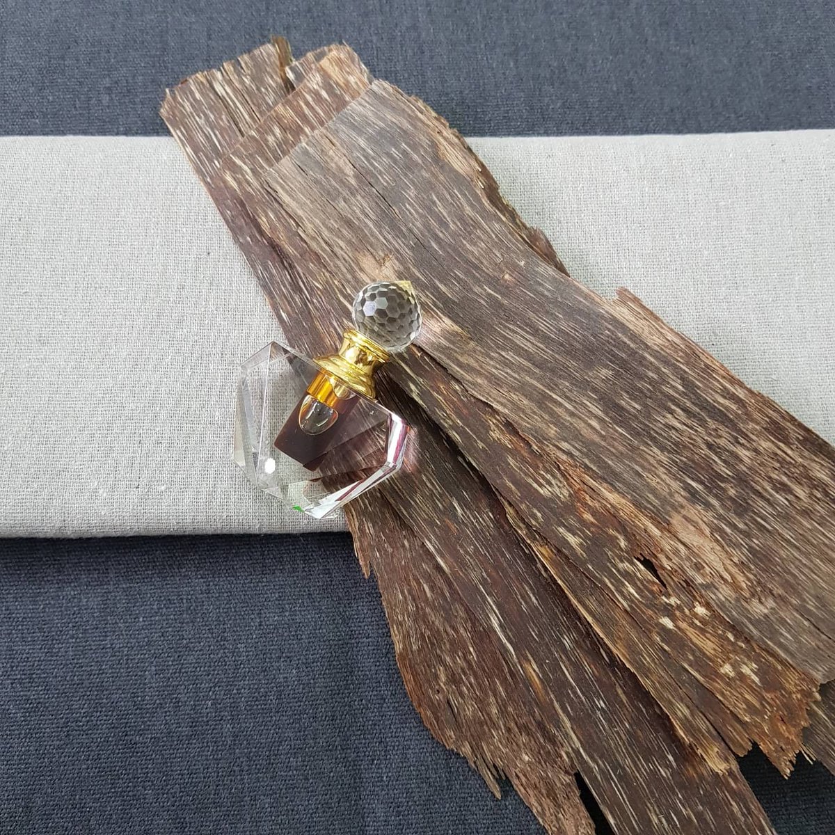 AgarwoodTT's tweet photo. NEW ARRIVAL VIETNAM OUD OIL
🌺 Buying 1 bottle - free 10gr flat 5A
🌺 Free shipping 
📞 Contact me at WhatsApp:+84386693735
#naturaloudh #flatoud #wildoud #bukhoor #saudiarabia #uae #yemen #Kuwait #qatar #emirates #oman #oudoil #vietnamoil https://t.co/sT9vW0aajT
