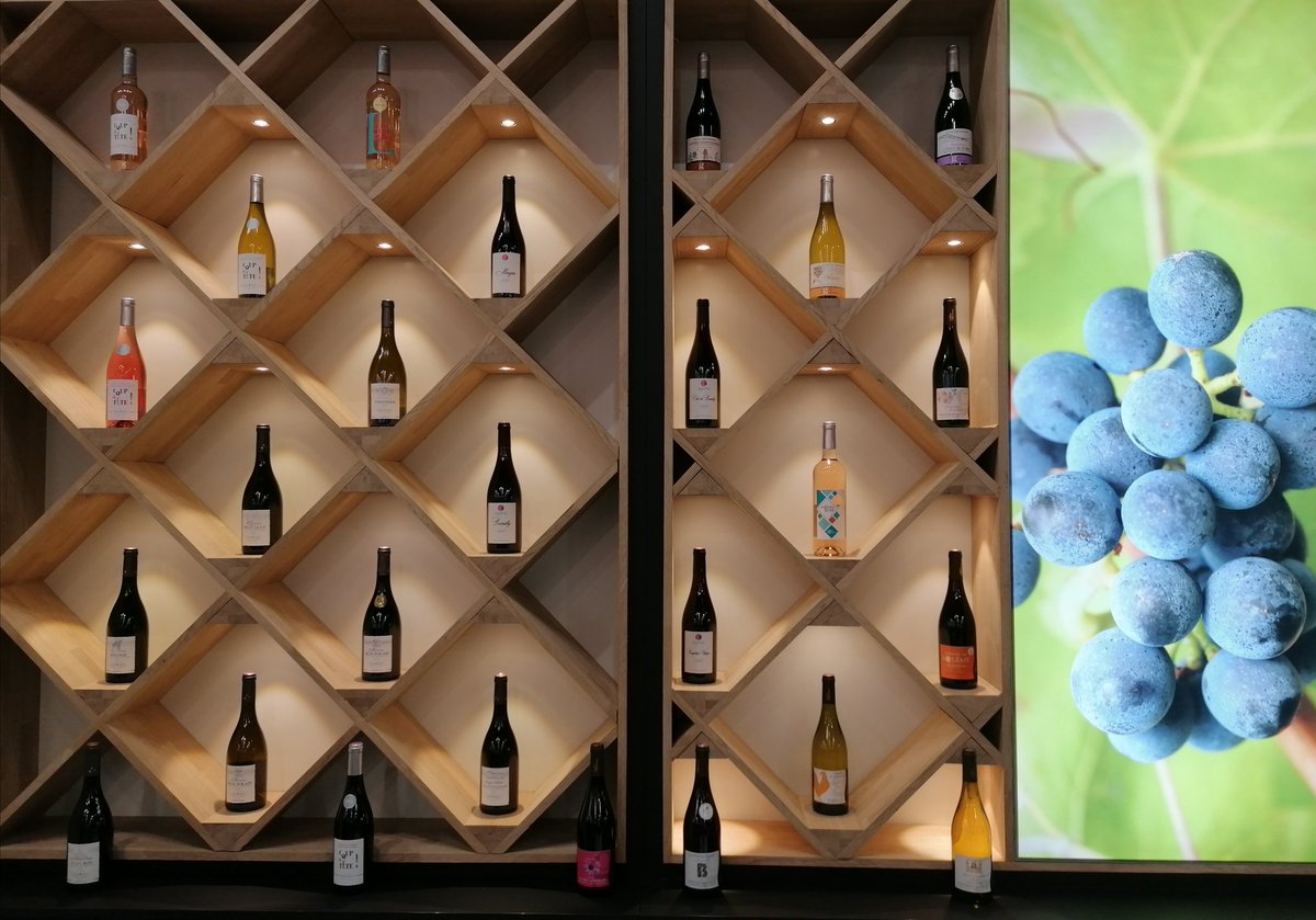agamy_fr's tweet photo. Dernier jour de @wineparisevent ! Venez nous voir au stand 6L172, promis on a encore des pépites à vous faire découvrir 🍷 https://t.co/ChK6KssTMX