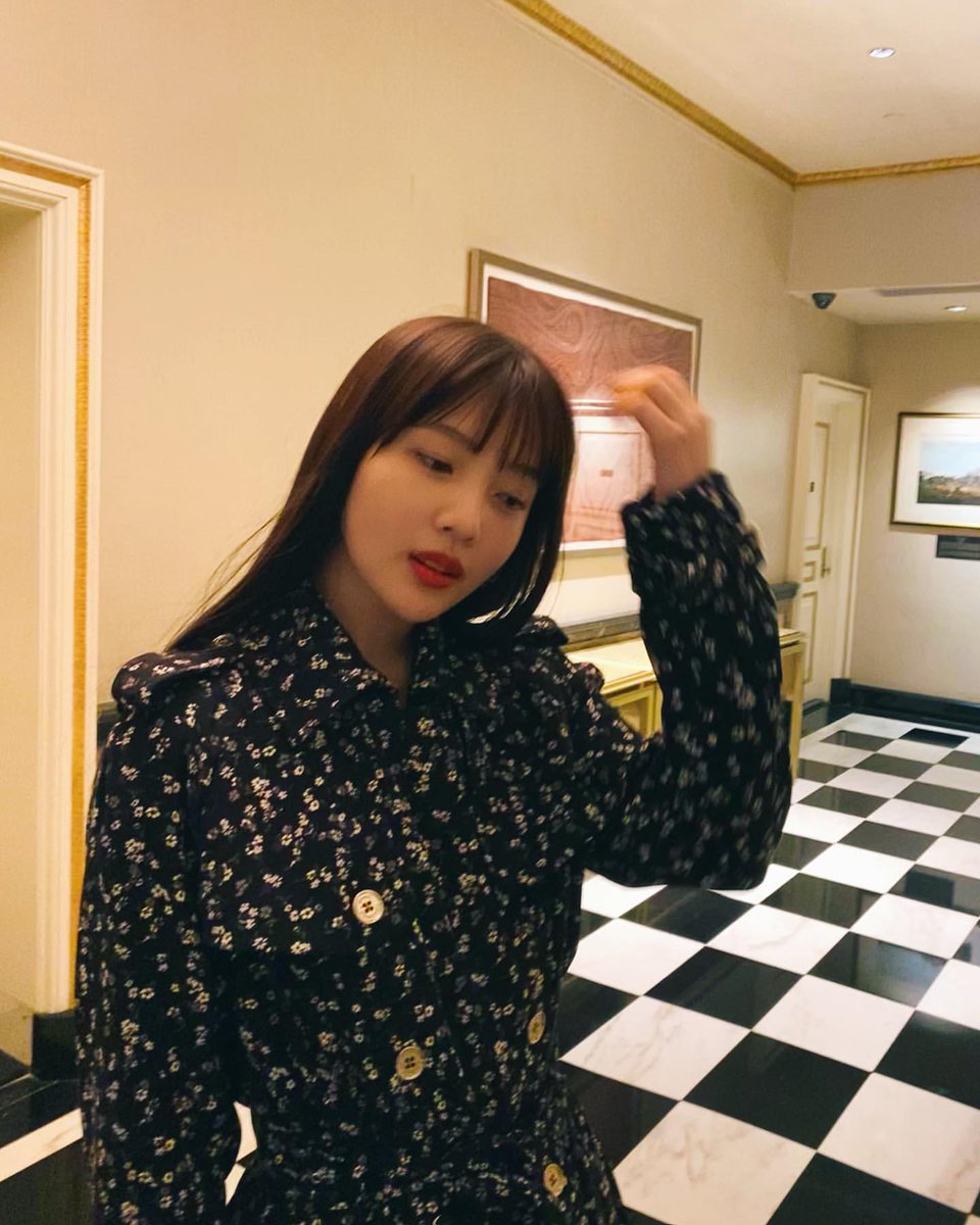 200212 Joystagram #RedVelvet #레드벨벳 #Joy #조이 #RVF  (2P)

See you soon #michaelkors ❤️

instagram.com/p/B8dmXgdBPDg