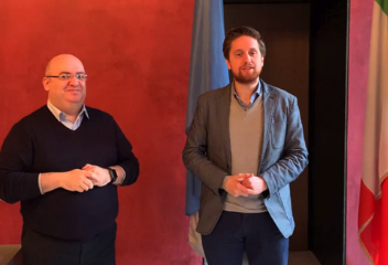 veasyt's tweet photo. #Lombardia: #Seregno primo Comune ad attivare il video-interpretariato in #LIS per cittadini sordi. Comuni e Ospedali più accessibili e innovativi!
Leggi: https://t.co/hXkIfJrwQ3

@RegLombardia @bologninistefan @PianiSilvia @Alesidcomo @antoniopalmieri @ProvinciaMB @ilcittadinomb https://t.co/mKswUWysJU