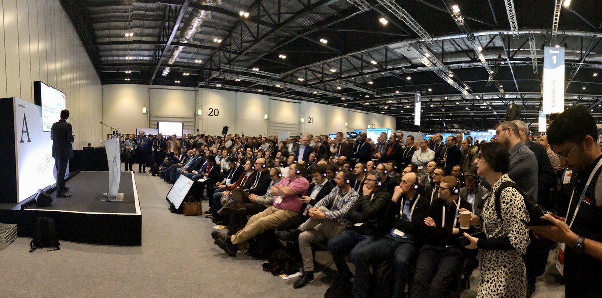 biju_thomas's tweet image. #OOWLON @KnownAsMarkus is rocking. No room to stand, no problem. No headsets, no problem. #OracleMAA #exadata