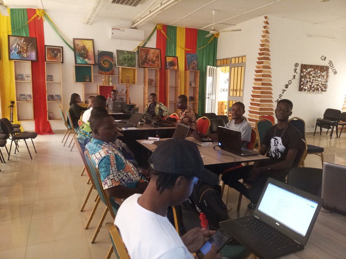 hermannkass's tweet photo. Début de la formation sur l'édition d'articles sur #wikipedia avec @DonatienKangah au #Togo  @wikimediafrance @WikiFranca @Wikimedia_CIV @Wikimedia @NunyaLab @LomeMjl @OSMTogo https://t.co/njrew6tx4f