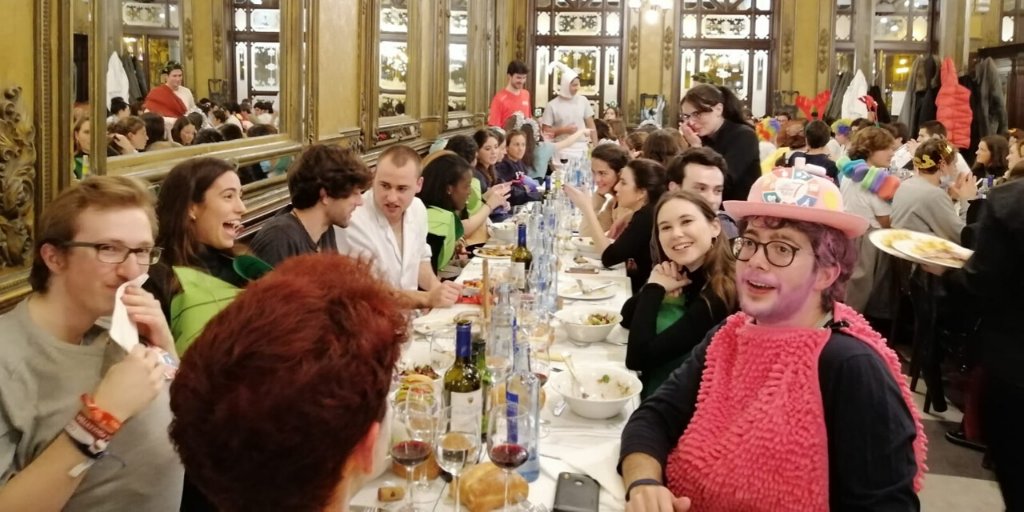 Café Iruña tweet media
