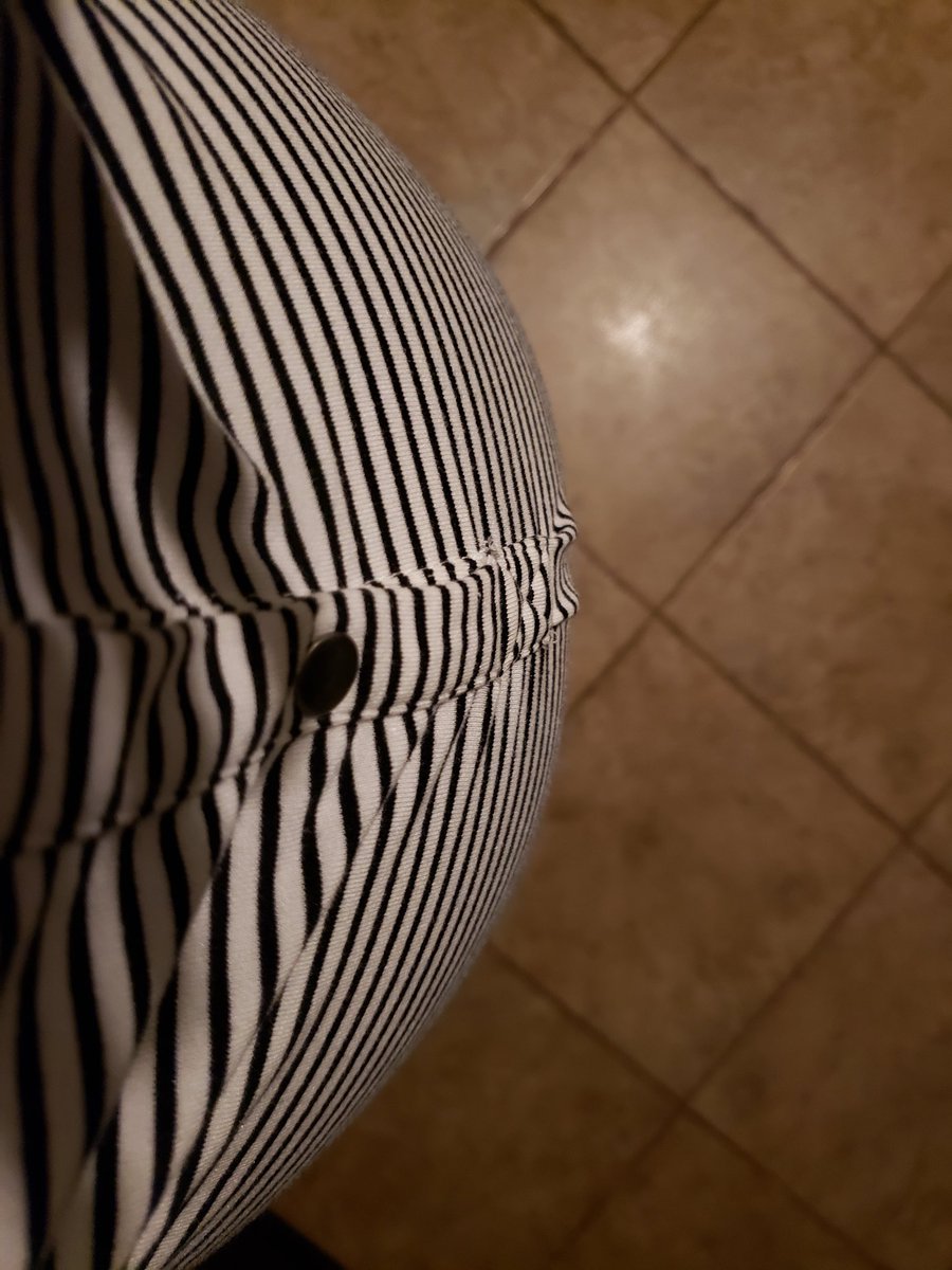 Mom_of_theYear's tweet image. I can't see past my belly so I really hope I remembered pants today. 

#pregoproblems