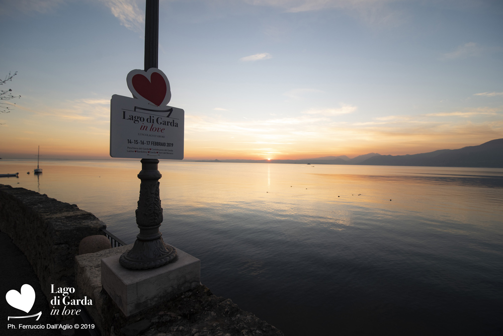 Color_Hotel's tweet photo. #LakeGardaInLove torna dal 14 al 16 febbraio 2020 a Bardolino e in tante altre cittadine del #LagoDiGarda!
Lasciati rapire dalla magia dell'amore!
#ColorHotelBardolino #Bardolino

https://t.co/Q6KyMNwEz1 https://t.co/lkfubVCcB7