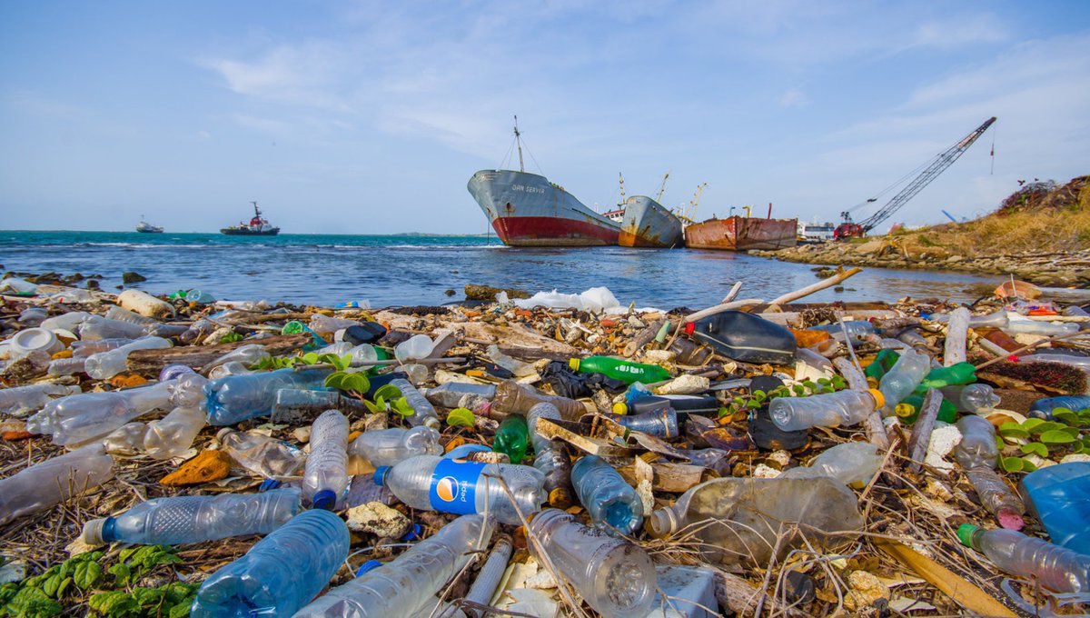 benogeh's tweet photo. Plastic material properties diversity  is part of what makes its  crisis so complex. For example, plastic packaging can be viewed as a marine pollution problem;how did this get into the ocean?), or a toxicity concern;could this food packaging affect my health? #RethinkPlastics https://t.co/k6JWMLXsBl