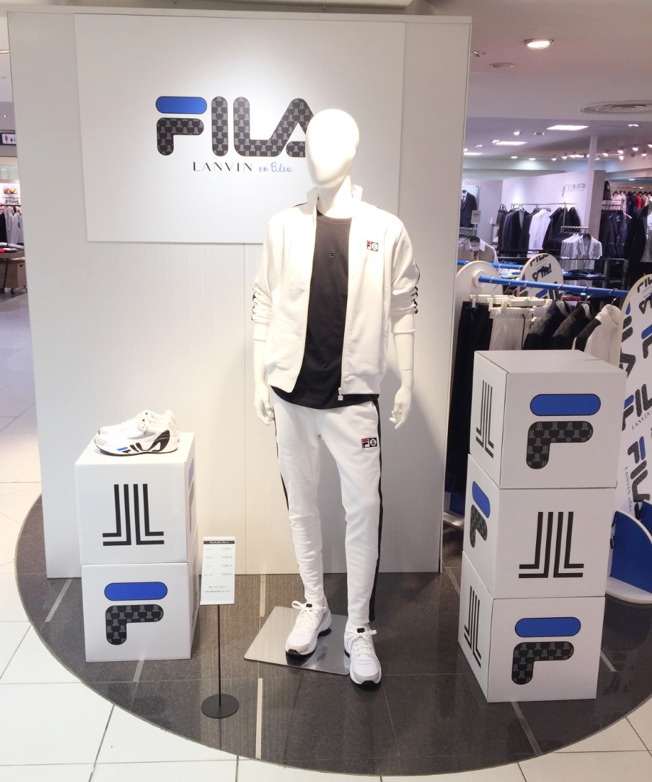 Lanvin En Bleu No Twitter ランバン オン ブルーでは Lanvin En Bleu Fila コラボアイテムの発売に合わせて 各地の百貨店イベントスペースにてポップアップ展開いたします 本日より高島屋大阪店のイベントスペースがスタート ぜひお立ち寄りくださいませ