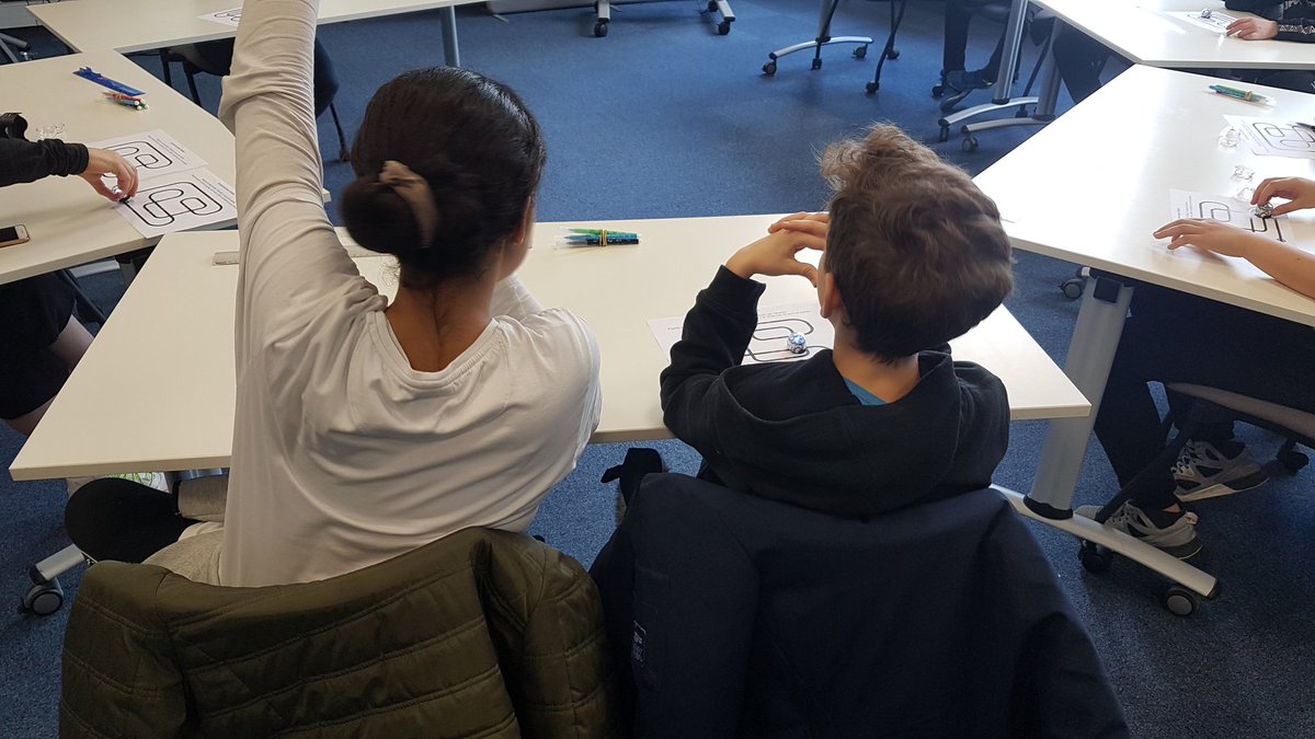 canope_93's tweet image. #Atelier #Epidemia pour les jeunes de @LivryGargan93 : @ELJAMALI7 fait découvrir les robots et la programmation à travers des énigmes, je cite, &quot;trop bien&quot; 😏