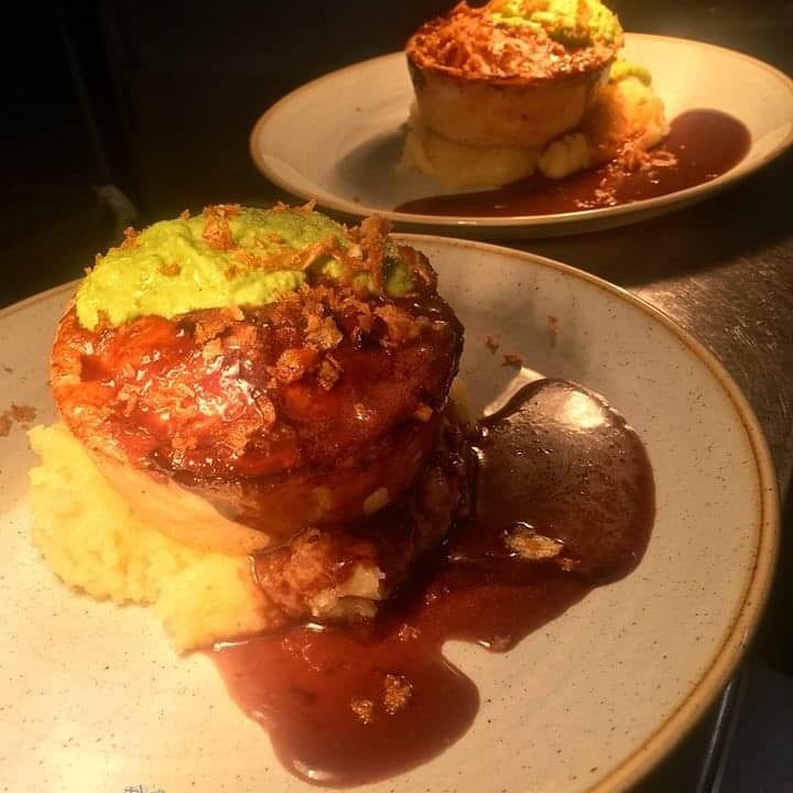 newpackhorse's tweet photo. It's finally Pie Night! 🥮😍
Come &amp; try one of our delicious pies for just £7.50 each.
Give us a call on 01274 271157 or visit our website to book.
#Pubgrub #Cleckheaton #Hartshead #PubsinYorkshire #Food #PieNight #Foodporn #Pie #Steak #Vegan #Vegetarian #Wednesday #Humpday https://t.co/APPmBKoWn9