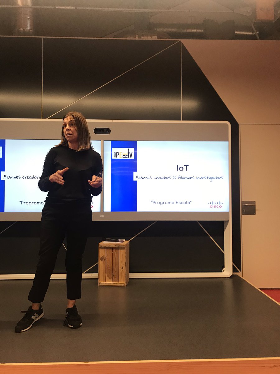Pere4t's tweet photo. És el nostre torn, presentem les nostres bones pràctiques del projecte @CiscoEscuela @consorciedubcn https://t.co/9nNbIhBxPY
