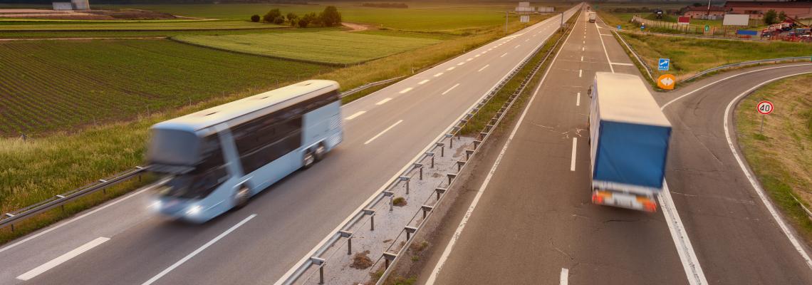 ConfebusSocial's tweet photo. @DGTes se suma a la campaña #Tispol de vigilancia de camiones y autobuses. Los camiones y autobuses estuvieron implicados en el 11% y 1% de los accidentes con víctimas en en 2018, 2019 se cerró con 0 víctimas mortales en #autocar en vías interurbanas https://t.co/u0mfg0NzOl https://t.co/jMzSStAfGF