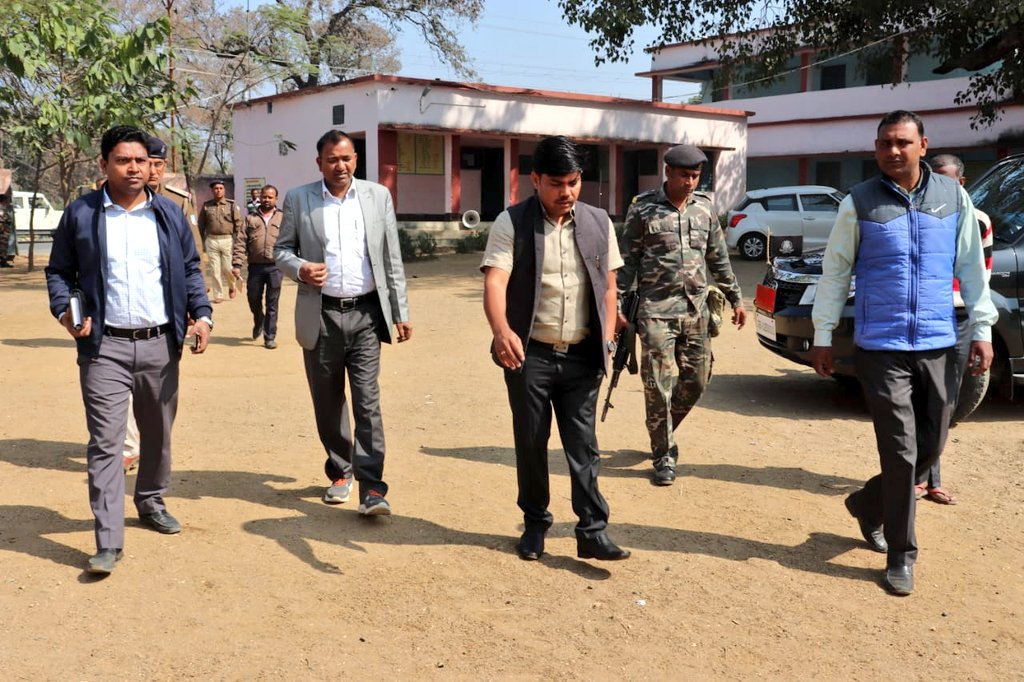 dckoderma's tweet image. आज कई परीक्षा केंद्रों का औचक निरीक्षण कर केंद्रों की व्यवस्था का जायजा लिया। परीक्षा केंद्रों के कमरों में जाकर परीक्षार्थियों की उत्तर पुस्तिकाओं को देखा और छात्र-छात्राओं से बातचीत भी की और उनसे पूछा कि सुविधाओं के मामले में कोई कमियां तो नहीं है।
@JharkhandCMO @prdjharkhand
