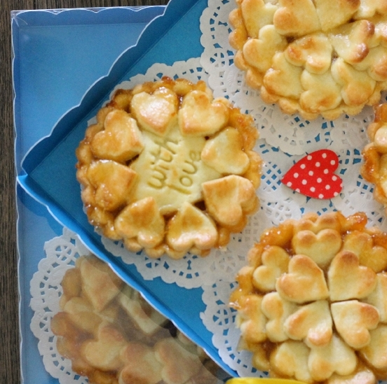 MINI CROSTATE DI CUORI Per San Valentino il dolce pensiero più dolce che c'è 
 👩 Ricetta di: <a href="/babette_23/">Babette bithell</a>
SCOPRI LA RICETTA COMPLETA SU MANJOO .IT ➡️ buff.ly/38mMjTV