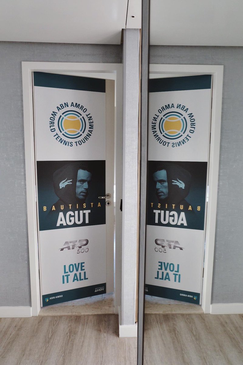 RdamMarriott's tweet photo. We surprised players with their own campagne image on their bathroom door! #abnamrowtt #rotterdamahoy #rdammarriott #marriotthotels #officialtournamenthotel #tennis #surprise #fun https://t.co/JrBKFZRJz4