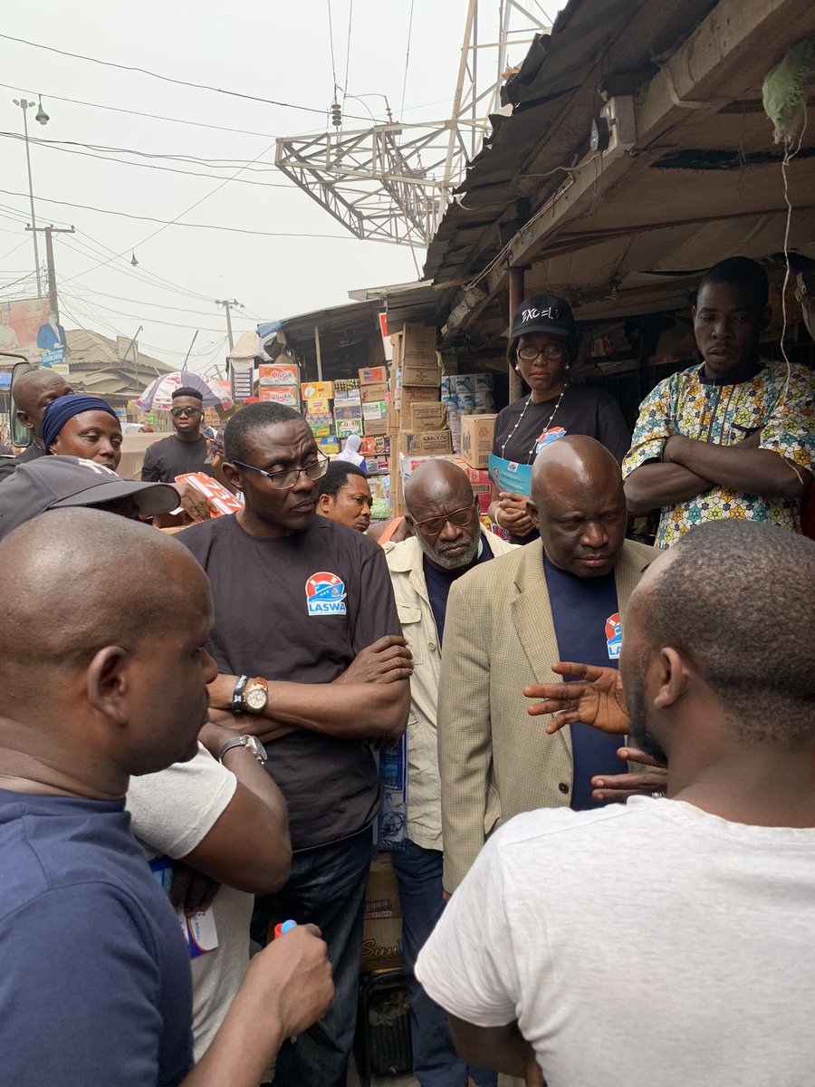 TalktoLaswa's tweet photo. The Honorable Comissioner for Transportation @dr_oladeinde , the Permanent Secretary Min. Of Transportation, the General Manager LASWA together with their team educating market women about the importance of disposing their waste properly #WaterwaysCleanup #ForAGreaterLagos https://t.co/OyU6QkWgMe