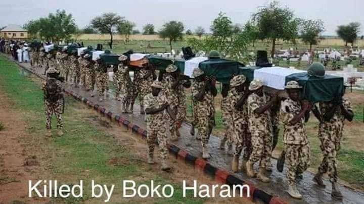 SamuelEkeke5's tweet photo. Mass burial of #Nigerian soldiers killed by Boko Haram terrorists, and still the (COAS) General Buratai is busy releasing another 1,400 Boko Haram and recycled them into #NGArmy to #Umuahia #AbiaState to kill ipob. @USAmbassadorNG @StateDept @UN @UNHumanRights @amnesty @UK. https://t.co/6NwJYiU235