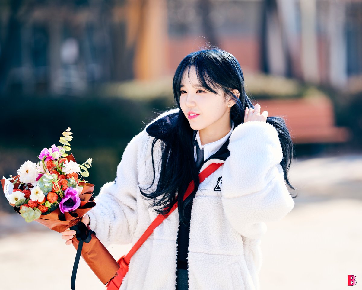 _Brilliant_MJ's tweet photo. 200211 Graduation
📷 KIM MINJI (4)
#MinJi #민지 https://t.co/dJ4EkCS3wf