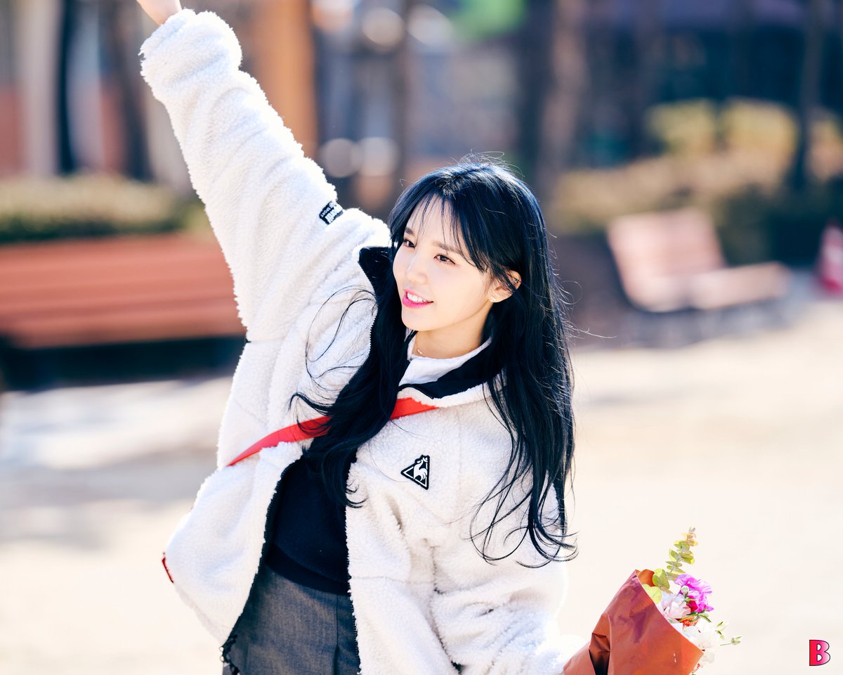 _Brilliant_MJ's tweet photo. 200211 Graduation
📷 KIM MINJI (4)
#MinJi #민지 https://t.co/dJ4EkCS3wf