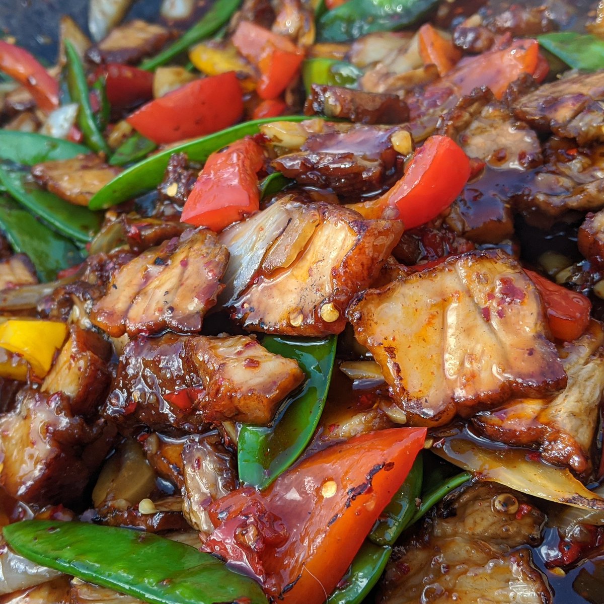 thaihutbath's tweet photo. Today's menu is guaranteed to put a smile on your face! ( Unless you don't like Thai food, in which case you probably don't smile much anyway )  😝🙏
.
👀 WEDNESDAY MENU 👀
.
Chilli Garlic Pork Belly
Duck Panang Curry
Chicken Jungle Curry
Chicken Pad Thai Noodles
Vegetable Yellow https://t.co/aIHlKyHFCn