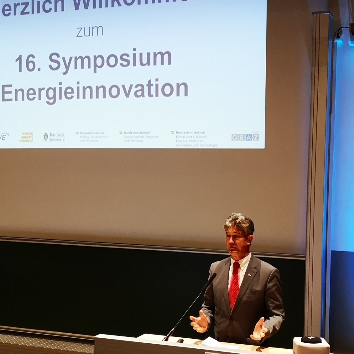Eröffnung der #EnInnov2020 an der <a href="/tugraz/">TU Graz</a> durch Porf. Dr. Harald Kainz, Rektor der TU Graz: Wege zur Klimaneutralität finden sich nur noch interdisziplinär. Die EnInnov2020 leistet dazu einen Beitrag.