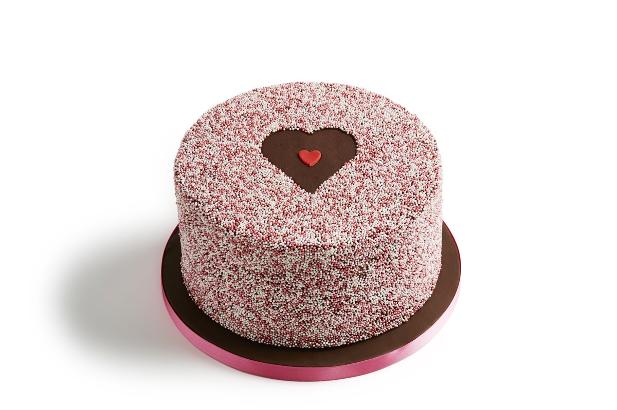 Here's a gift your Valentine will not want to return 😉 Order your #ValentinesDay cakes from our bio link today. #HummingbirdBakeryME #Cake #HappyValentinesDay #DayofLove #Love #Dessert #Chocolate