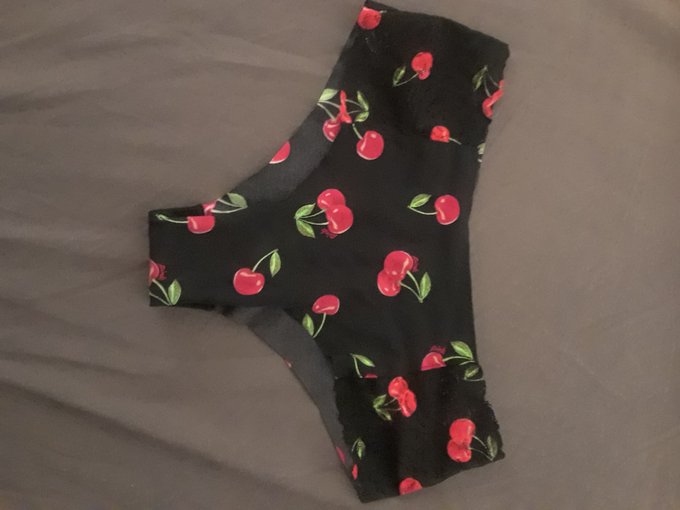 EllaurahGrace’s pics and videos