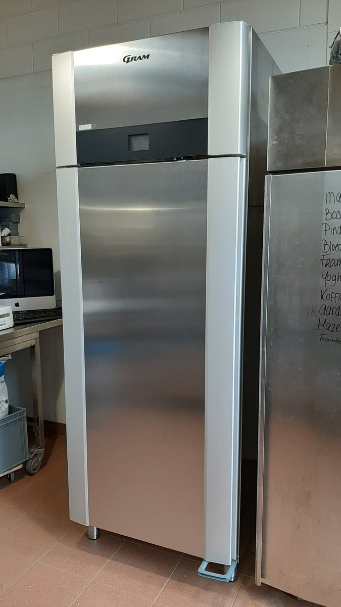 Grote vrieskast bij Novalishoeve geplaatst. Kunnen ze deze zomer extra veel ijs maken!