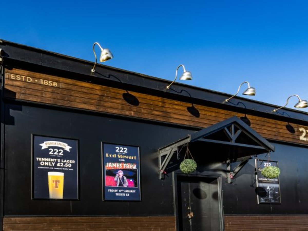 🔑 PUB FOR SALE 🔑 Treble Two,  Glasgow
Opportunity for a local to the area to take on their first pub venture! ow.ly/TQKi50yf8EE
#buyapub #sellapub #runapub #leaseforsale #pubforsale  #leaseapub