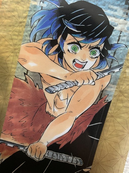 弟がしおりくれた…素顔じゃん…まつ毛…防水クリア素材の伊之助クン無限ぺろしゃぶ…😇
原作絵のお目々くりくり美少女顔に、おっぱい丸出しムキムキ半裸はまじで脳バグるので、服を着るか猪をかぶるかどっちかしてくれないかイヤ君の顔に文句はない、こぢんまりしていて色白でいいんじゃないかと思う 