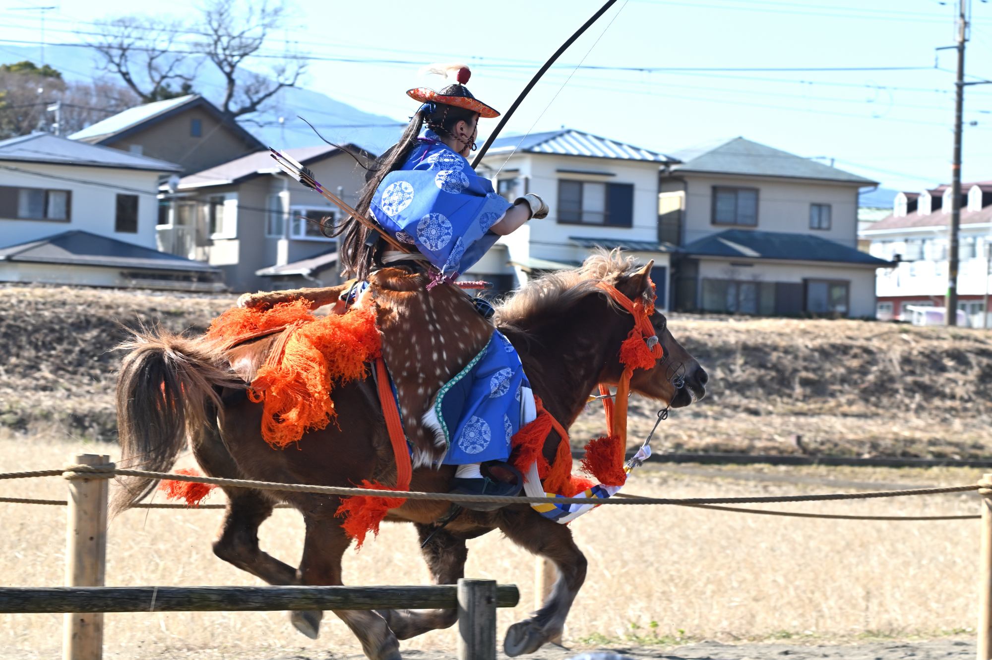 Mako123 No Twitter 女性射手がいらっしゃるのが武田流 凛とした雰囲気でとてもかっこいいのです 武田流流鏑馬 曽我梅林 T Co Ya0i2ksoeb Twitter